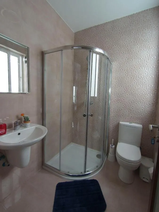 Homestay F7 Room 2, Private Bedroom Two Single Beds Shared Bathroom In Shared Flat Msida