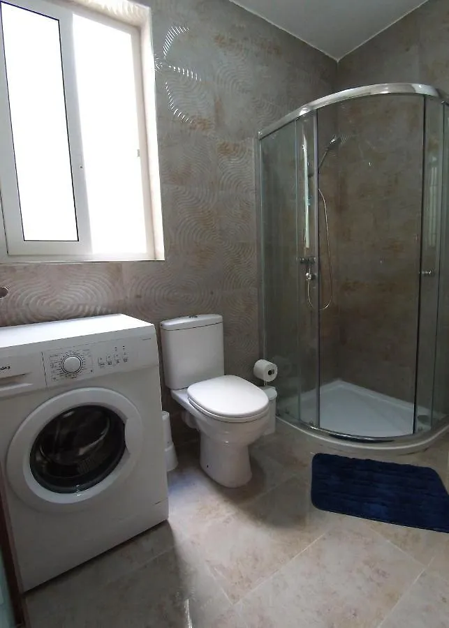 Homestay F7 Room 2, Private Bedroom Two Single Beds Shared Bathroom In Shared Flat Msida Malta