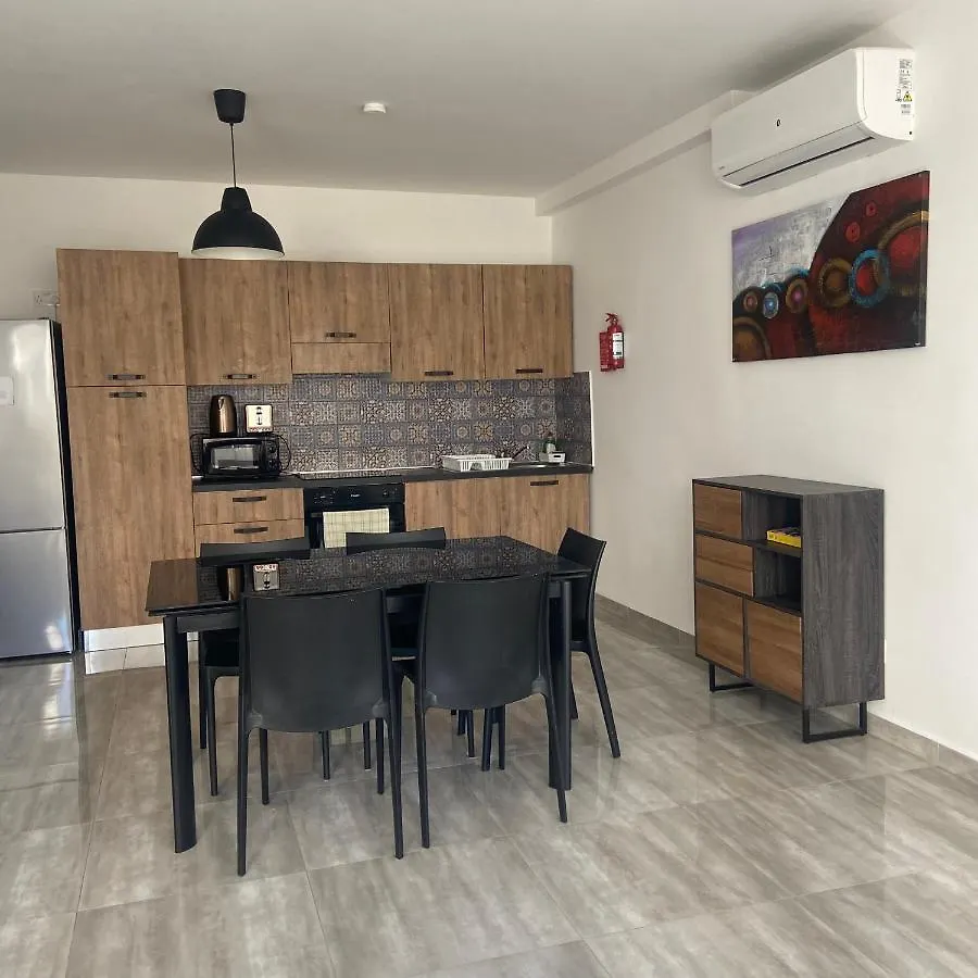 F7 Room 2, Private Bedroom Two Single Beds Shared Bathroom In Shared Flat Msida 0*,  Malta